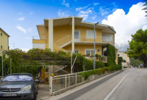 Apartments with a parking space Podgora, Makarska - 12816